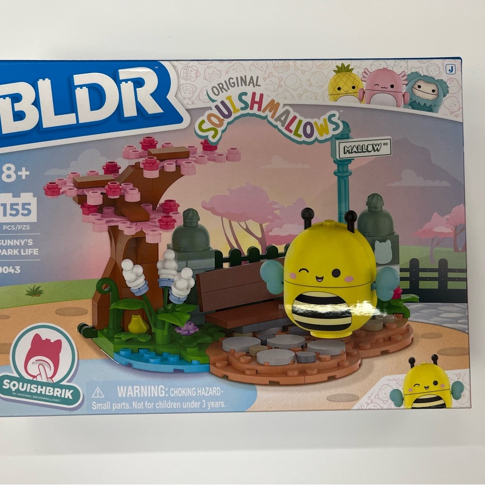 Squishmallows BLDR Set with Bumblebee and Tree
